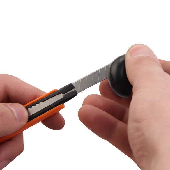 High-Quality Utility Knife with Snap-Off Blade 9mm for Precision Cutting | KSEIBI