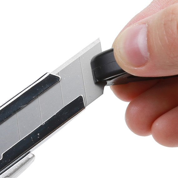 Durable Snap-Off Aluminium Knife 18mm for Precision Cutting | KSEIBI