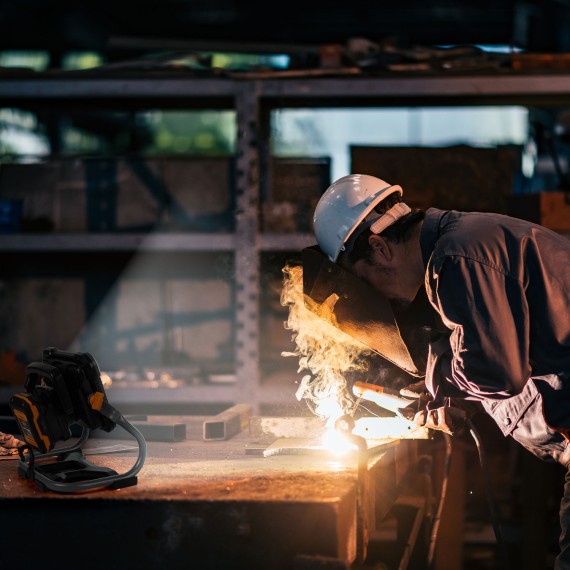 Power up Your Projects with the KLI 20V-20 Cordless Light | KSEIBI