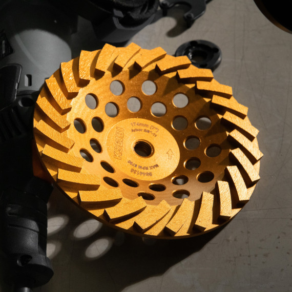 高品质金刚石磨轮，适用于涡轮/带法兰7"×5/8-11 | KSEIBI